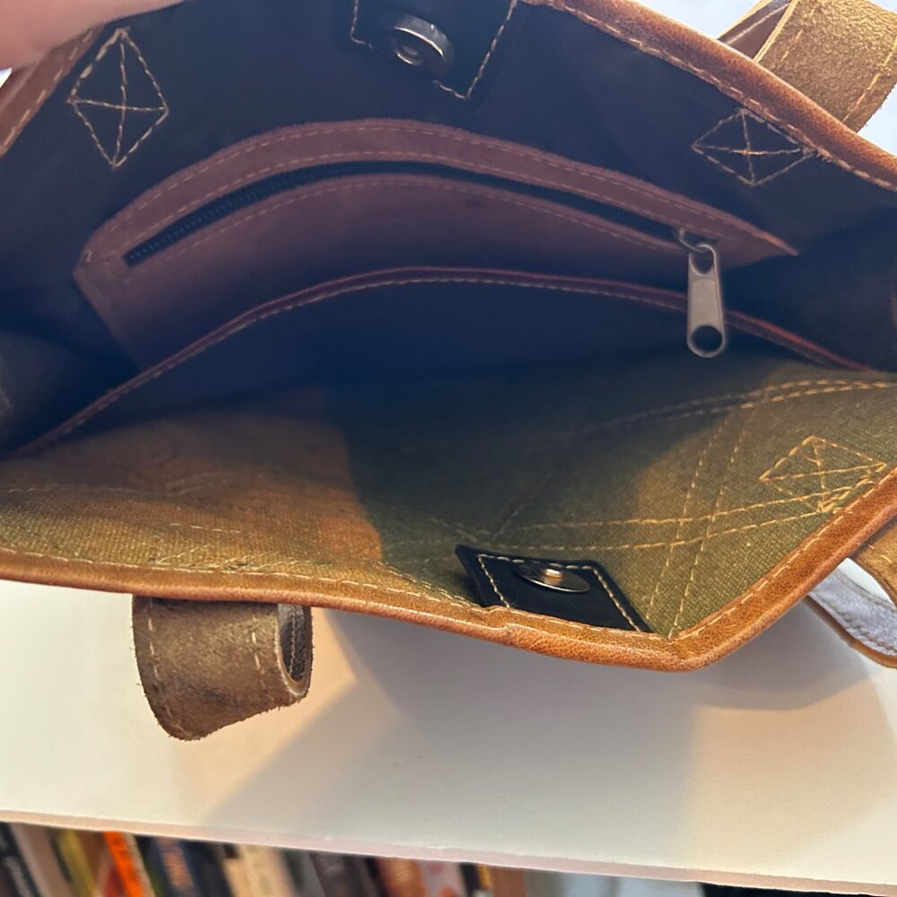 Vintage Patchwork Leather Tote – Brown & Black Boho Artisan Shoulder Bag - Picture 14 of 15